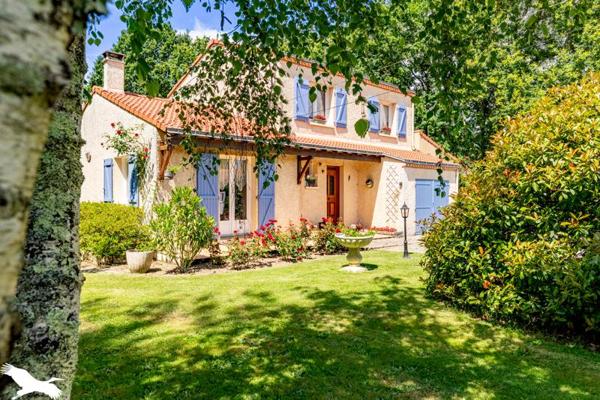 Maison à vendre 367 000 € La Chevrolière 5 p 100 m² DPE D