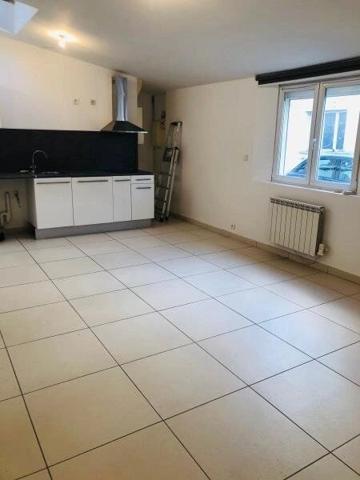 Location                                                      Appartement
                        
                     2 pièces                      44 m2                     à Saint-Quentin