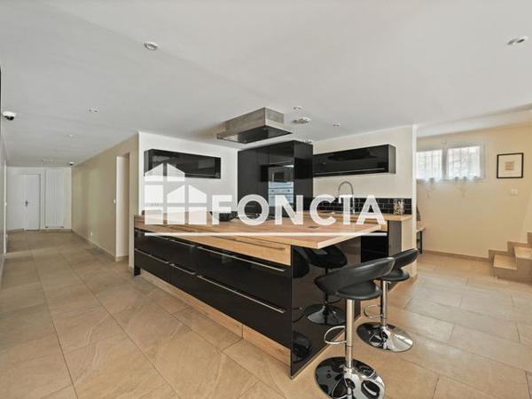 À vendre Maison 14 pièces 450 m² - Vaujours 93410