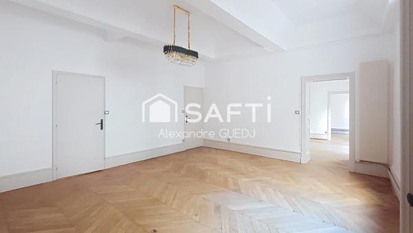 GRAND APPARTEMENT PLACE BELLECOUR LYON