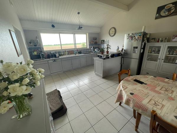 Maison  7 pièce(s)  4 chambre(s)  158 m²