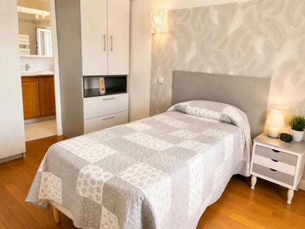 VILLENEUVE SUR LOT (47) - Une adresse confidentielle à découvrir