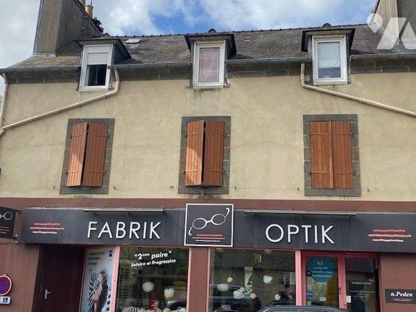 Idéalement situé en plein hyper-centre, cet immeuble offre un ensemble immobilier composé de 3 ...