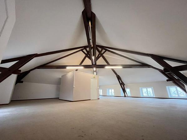 Immeuble en plein coeur de la commune de St-Sulpice la Pointe