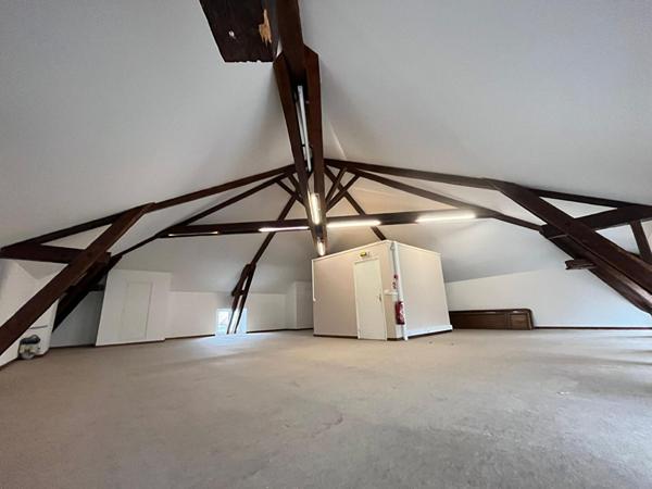 Immeuble en plein coeur de la commune de St-Sulpice la Pointe