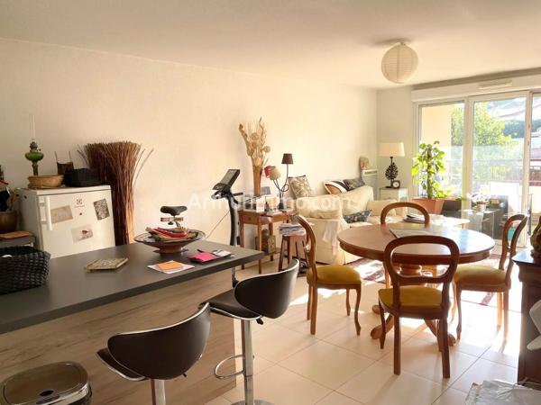 Vente                                                      Appartement
                        
                     3 pièces                      63 m2                     à Cogolin