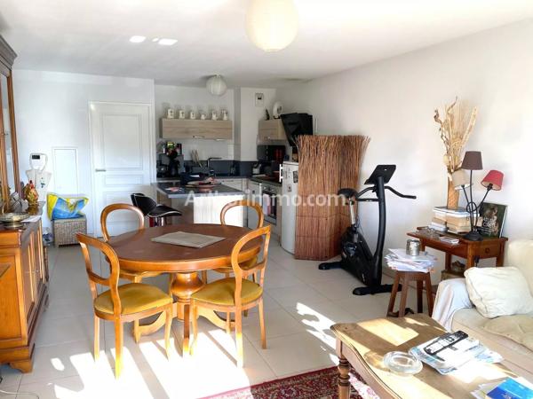 Vente                                                      Appartement
                        
                     3 pièces                      63 m2                     à Cogolin