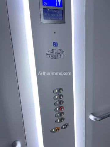 Vente                                                      Appartement
                        
                     3 pièces                      63 m2                     à Cogolin