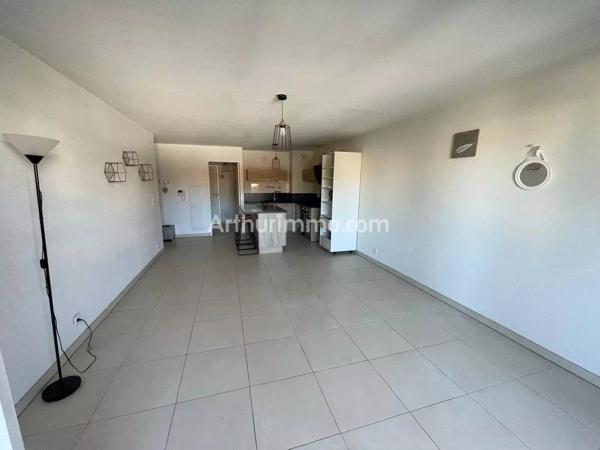 Vente                                                      Appartement
                        
                     3 pièces                      63 m2                     à Cogolin