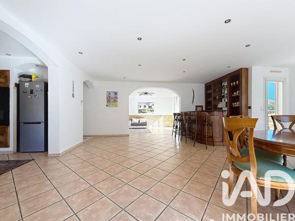 Maison à vendre 5 pièces 197 m² Saint-Victoret