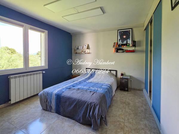 Villeneuve , Maison de charme, 156 m²  avec vue panoramique et piscine sur 1000 m² plantés d'oliviers