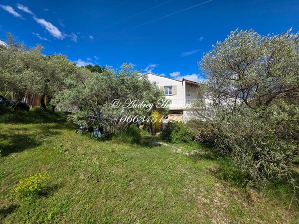 Villeneuve , Maison de charme, 156 m²  avec vue panoramique et piscine sur 1000 m² plantés d'oliviers