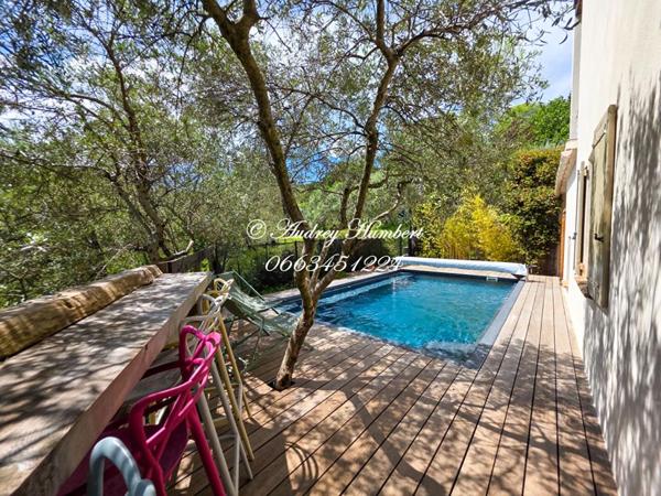 Villeneuve , Maison de charme, 156 m²  avec vue panoramique et piscine sur 1000 m² plantés d'oliviers