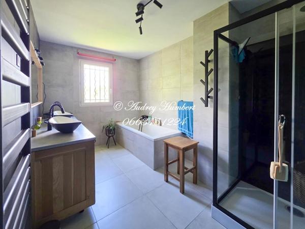 Villeneuve , Maison de charme, 156 m²  avec vue panoramique et piscine sur 1000 m² plantés d'oliviers