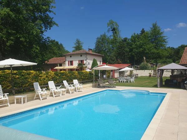 Belle camping avec maison d'habitation et 7.8ha de terrain