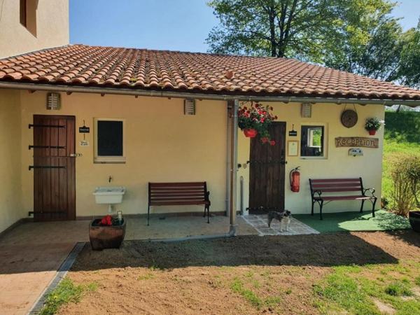 Belle camping avec maison d'habitation et 7.8ha de terrain