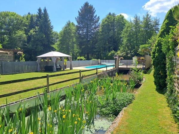 Belle camping avec maison d'habitation et 7.8ha de terrain