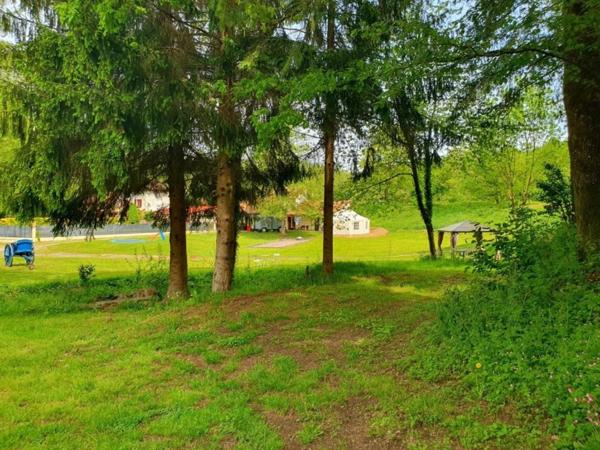 Belle camping avec maison d'habitation et 7.8ha de terrain