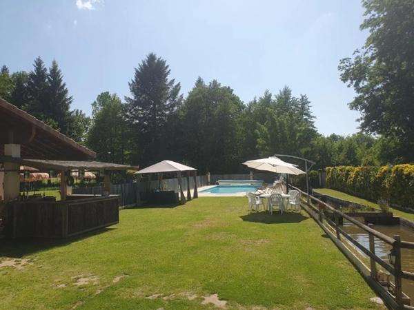 Belle camping avec maison d'habitation et 7.8ha de terrain