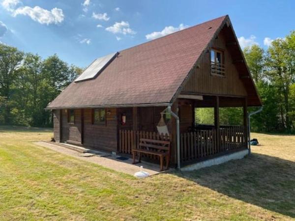 Belle camping avec maison d'habitation et 7.8ha de terrain