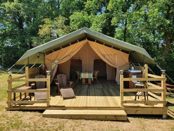 Belle camping avec maison d'habitation et 7.8ha de terrain