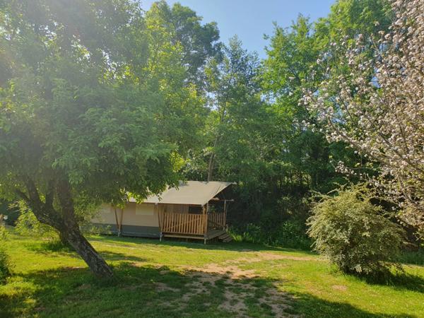 Belle camping avec maison d'habitation et 7.8ha de terrain