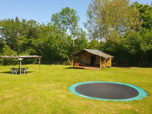 Belle camping avec maison d'habitation et 7.8ha de terrain