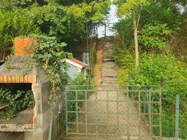 Belle camping avec maison d'habitation et 7.8ha de terrain