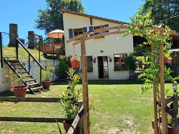 Belle camping avec maison d'habitation et 7.8ha de terrain