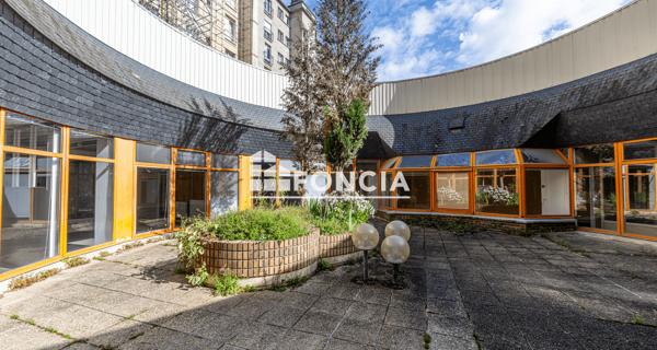 À vendre Local commercial 1121 m² - Caen 14000