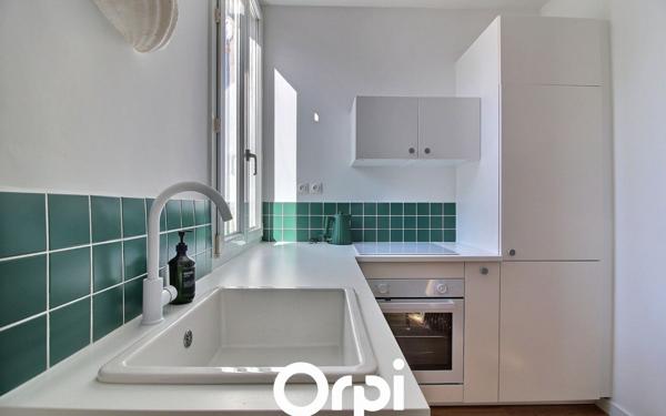 Appartement à vendre    2 pièces •  Marseille 7