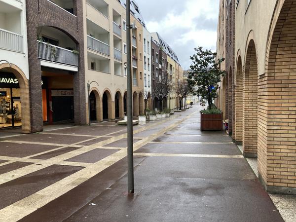 Local Commercial 2 pièces - 144 m²