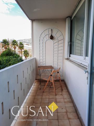 À Toulon, appartement VUE MER de 75m² avec 4 pièces en location Toulon (83000)