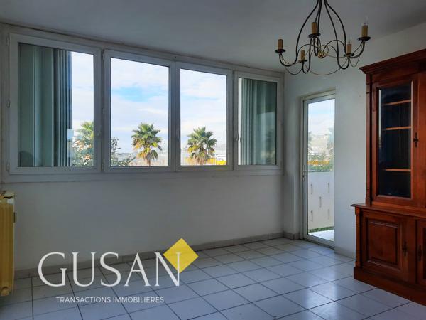 À Toulon, appartement VUE MER de 75m² avec 4 pièces en location Toulon (83000)