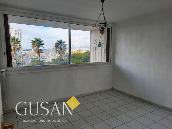 À Toulon, appartement VUE MER de 75m² avec 4 pièces en location Toulon (83000)