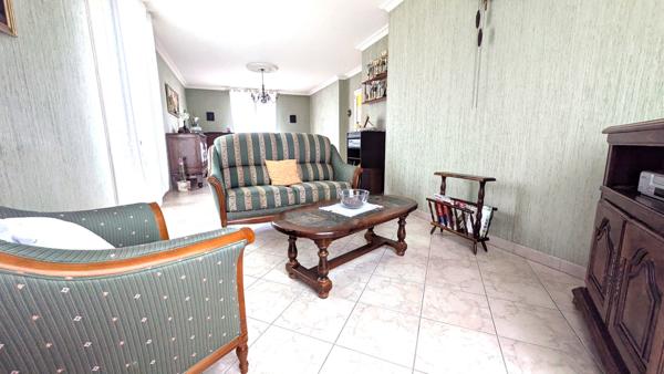 ACHAT-VENTE BONCHAMP LES LAVAL - Pavillon type 5