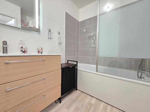 Appartement de 2024, 2 chambres avec terrasse et parking - Résidence moderne avec ascenseur