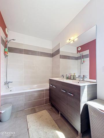 Maison T4 88 m² a Communay Piscine Garage au calme