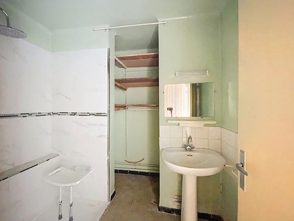 Manosque, appartement à rénover 3 pièces, jardin, cave et garage