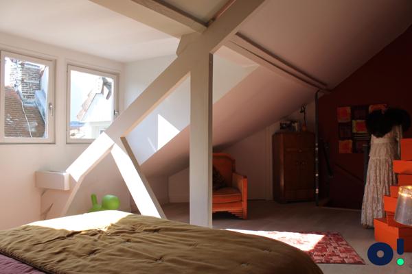 RARE, TRÈS BELLE MAISON FAMILIALE – VIEUX LILLE