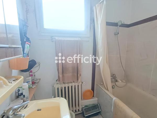 Maison
         6 pièces
        - 185 m² 273 000 €*