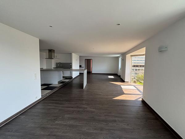 TRES RARE SUR LE MARCHE SUPERBE APPARTEMENT A LOUER BREST CENTRE VUE MER