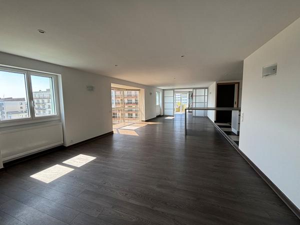 TRES RARE SUR LE MARCHE SUPERBE APPARTEMENT A LOUER BREST CENTRE VUE MER