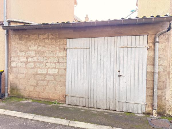 Maison ancienne de village de 125 m2, 3 chambre, garage et dépenfdance.