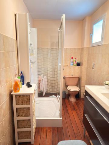 Maison ancienne de village de 125 m2, 3 chambre, garage et dépenfdance.