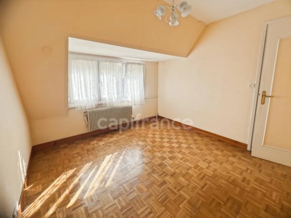 À VENDRE - BOULOGNE-SUR-MER - MAISON MITOYENNE 4 PIÈCES - 2 CHAMBRES - JARDIN - CAVE - GARAGE