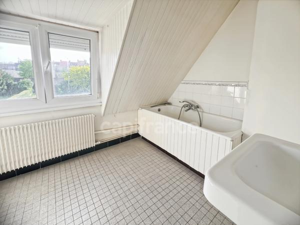 À VENDRE - BOULOGNE-SUR-MER - MAISON MITOYENNE 4 PIÈCES - 2 CHAMBRES - JARDIN - CAVE - GARAGE