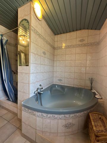 Coup de cœur assuré – Maison familiale 4 chambres, piscine et grand garage.