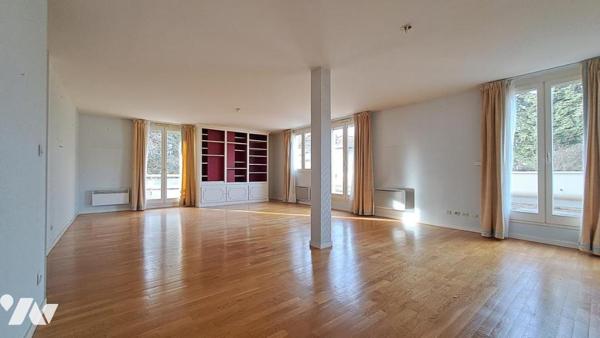 APPARTEMENT 4 CHAMBRES, GARAGE, CAVES ET PLACE DE PARKING