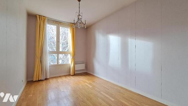 APPARTEMENT 4 CHAMBRES, GARAGE, CAVES ET PLACE DE PARKING